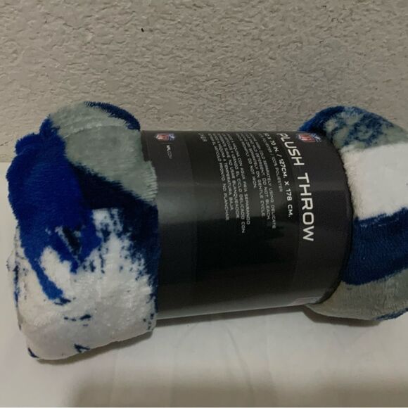 Dallas Cowboys Fleece plush Throw NWT Grid Iron NFL 50" x 70” - Picture 1 of 6